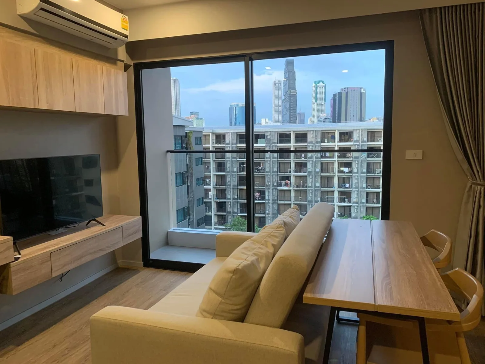 Blossom Condo @ Sathorn - Charoenrat — photo 1
