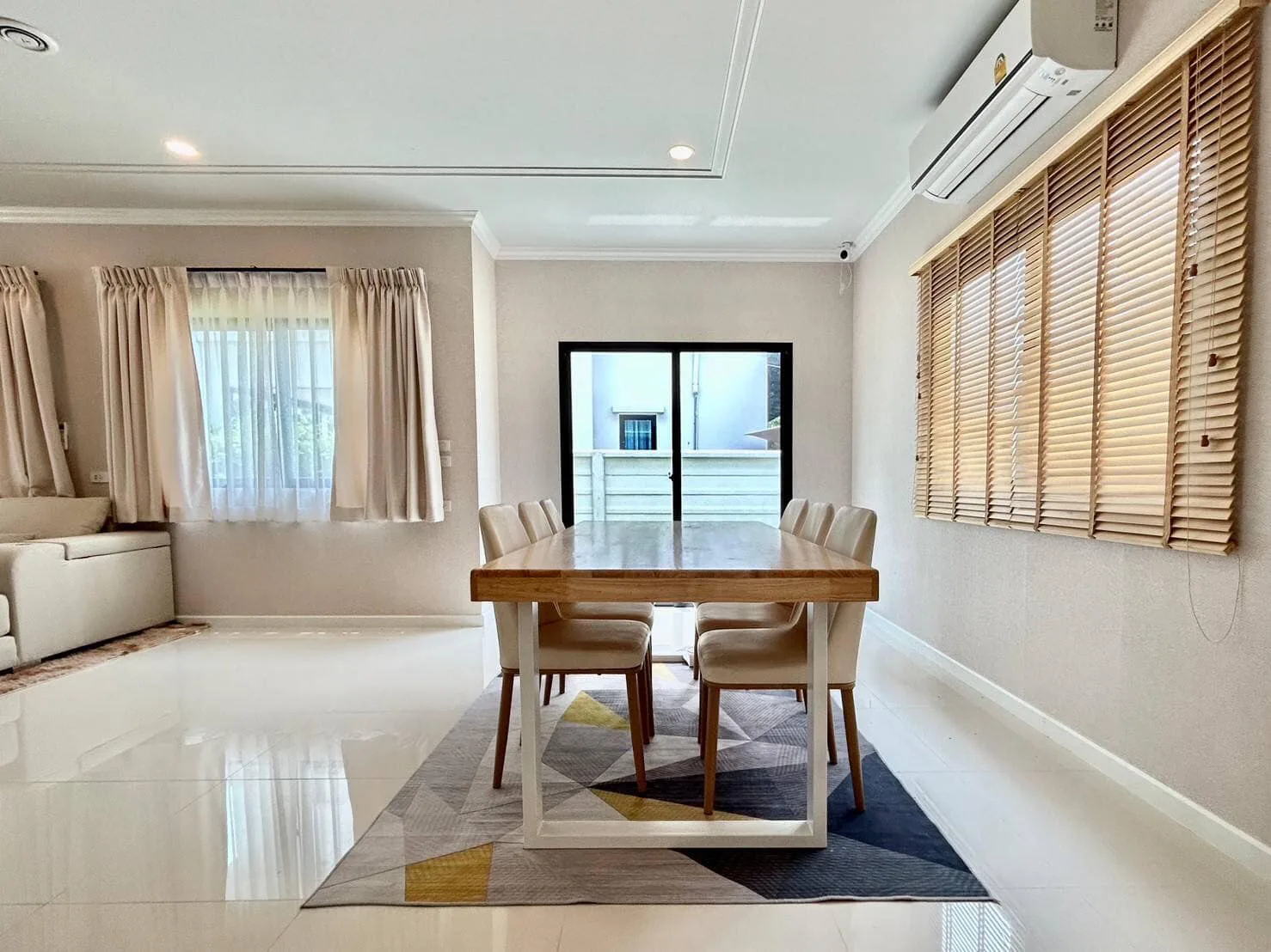 Grand Britania Wongwaen Ramindra — photo 11