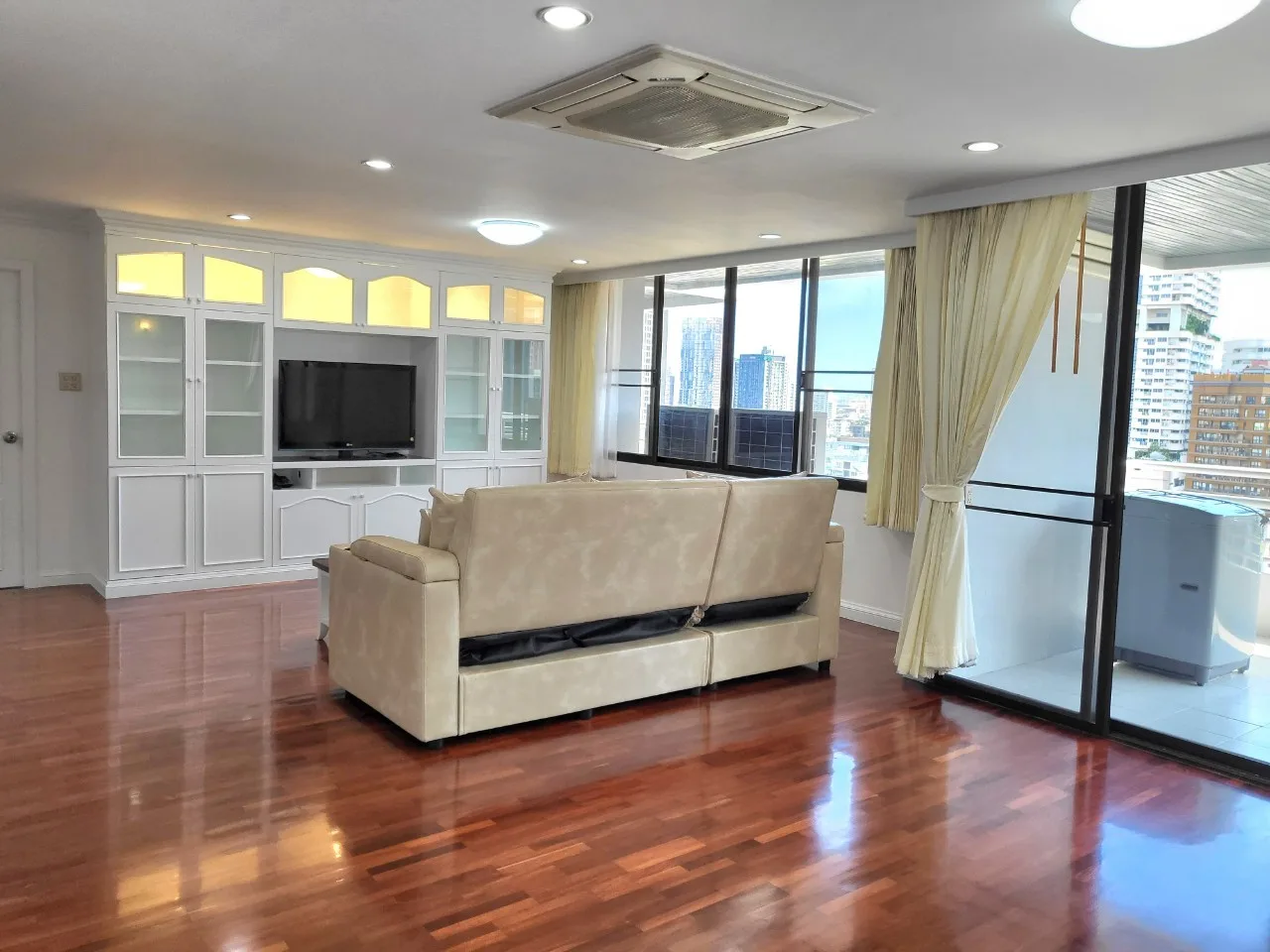 Acadamia Grand Tower — photo 2