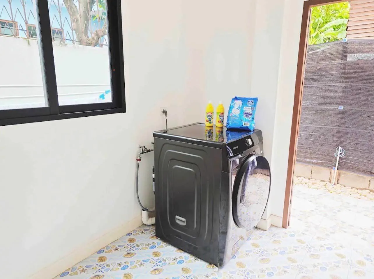 Single House Soi Inthamara 29, Lane 1 — photo 15