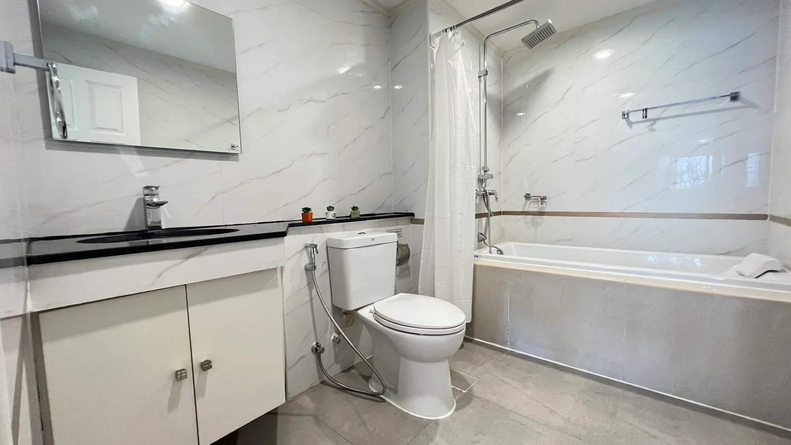 M Tower Apartment — photo 10