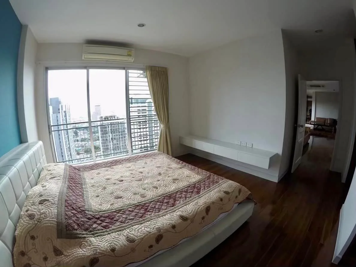 Hive Sathorn — photo 15