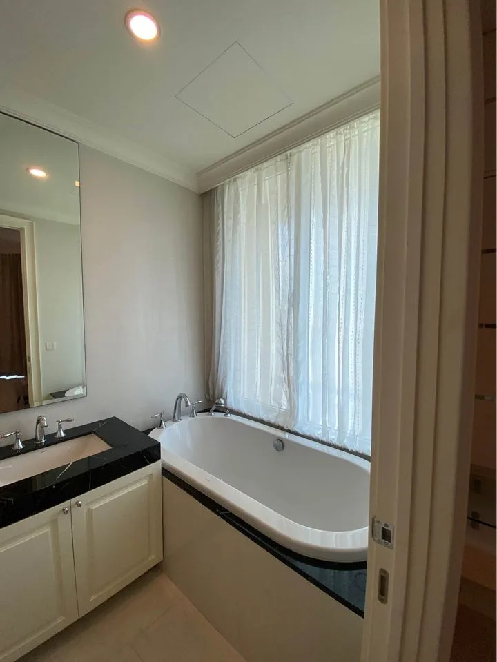 Royce Private Residences — photo 8