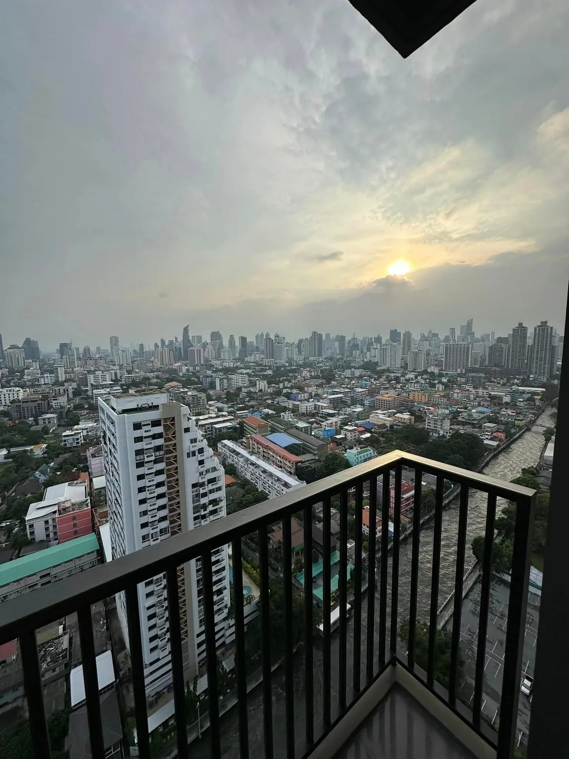 The Base Phetchaburi-thonglor — photo 9