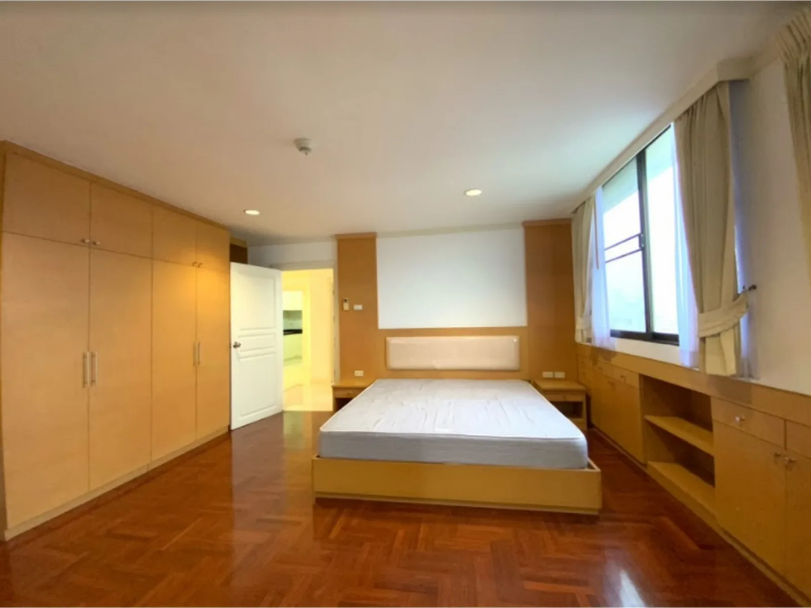 Supalai Place — photo 9