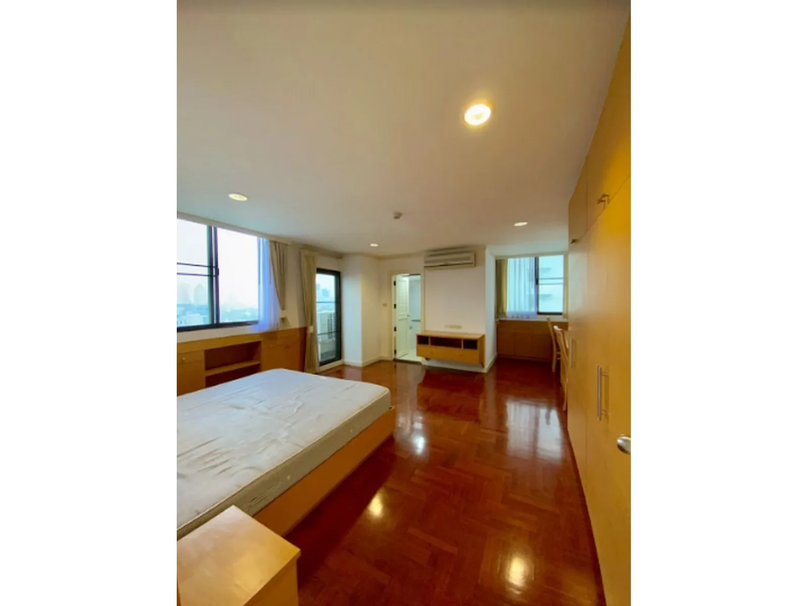 Supalai Place — photo 10