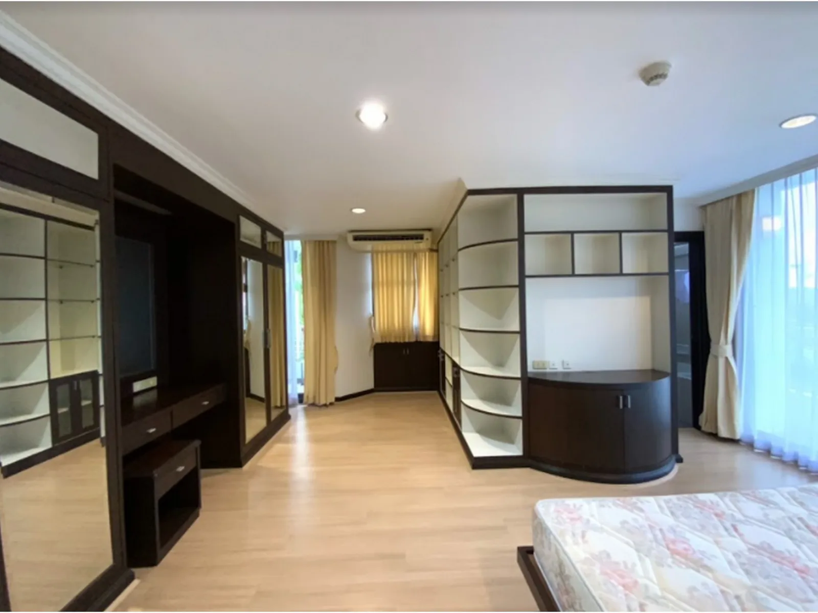 Supalai Place — photo 10