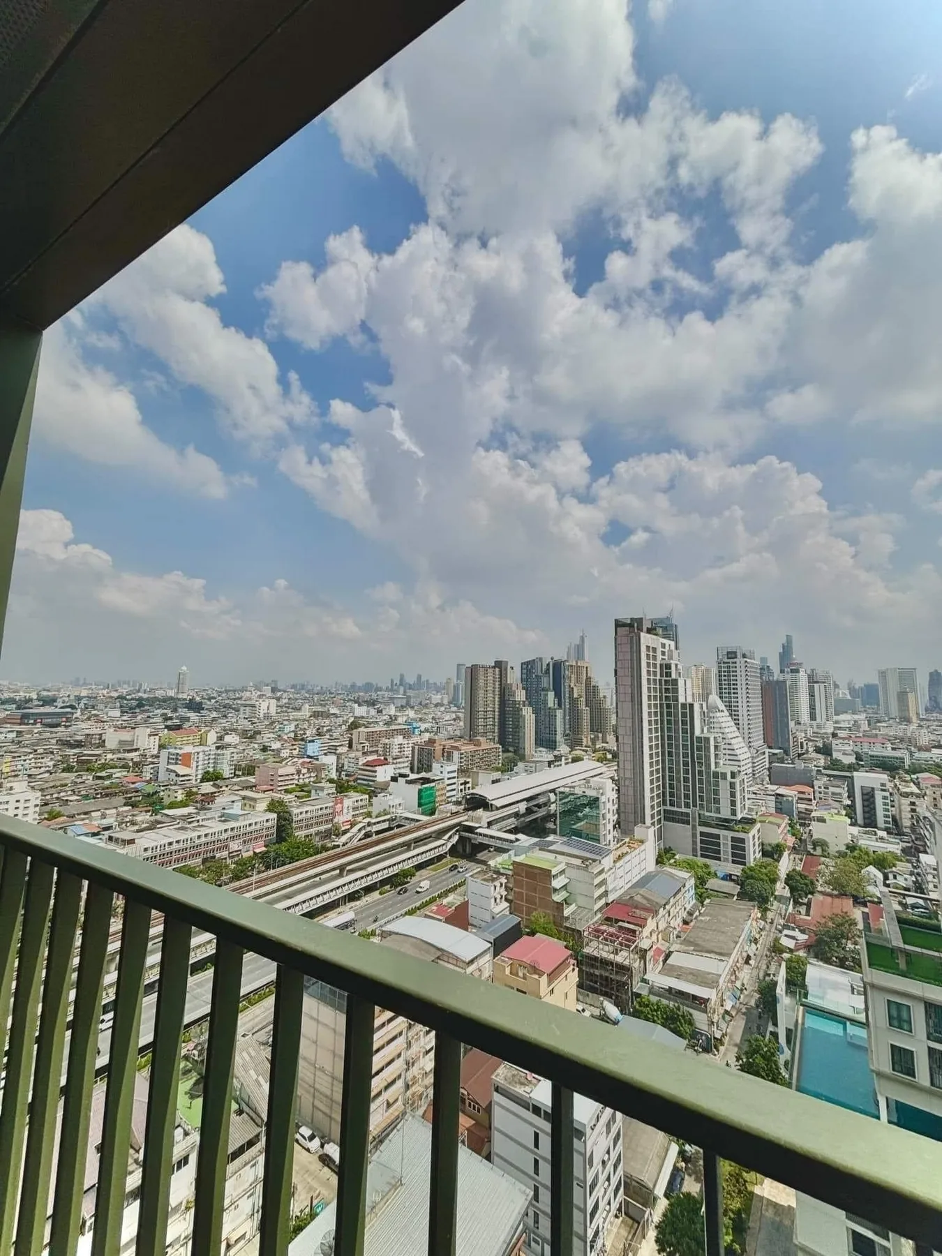 Teal Sathorn-taksin — photo 16