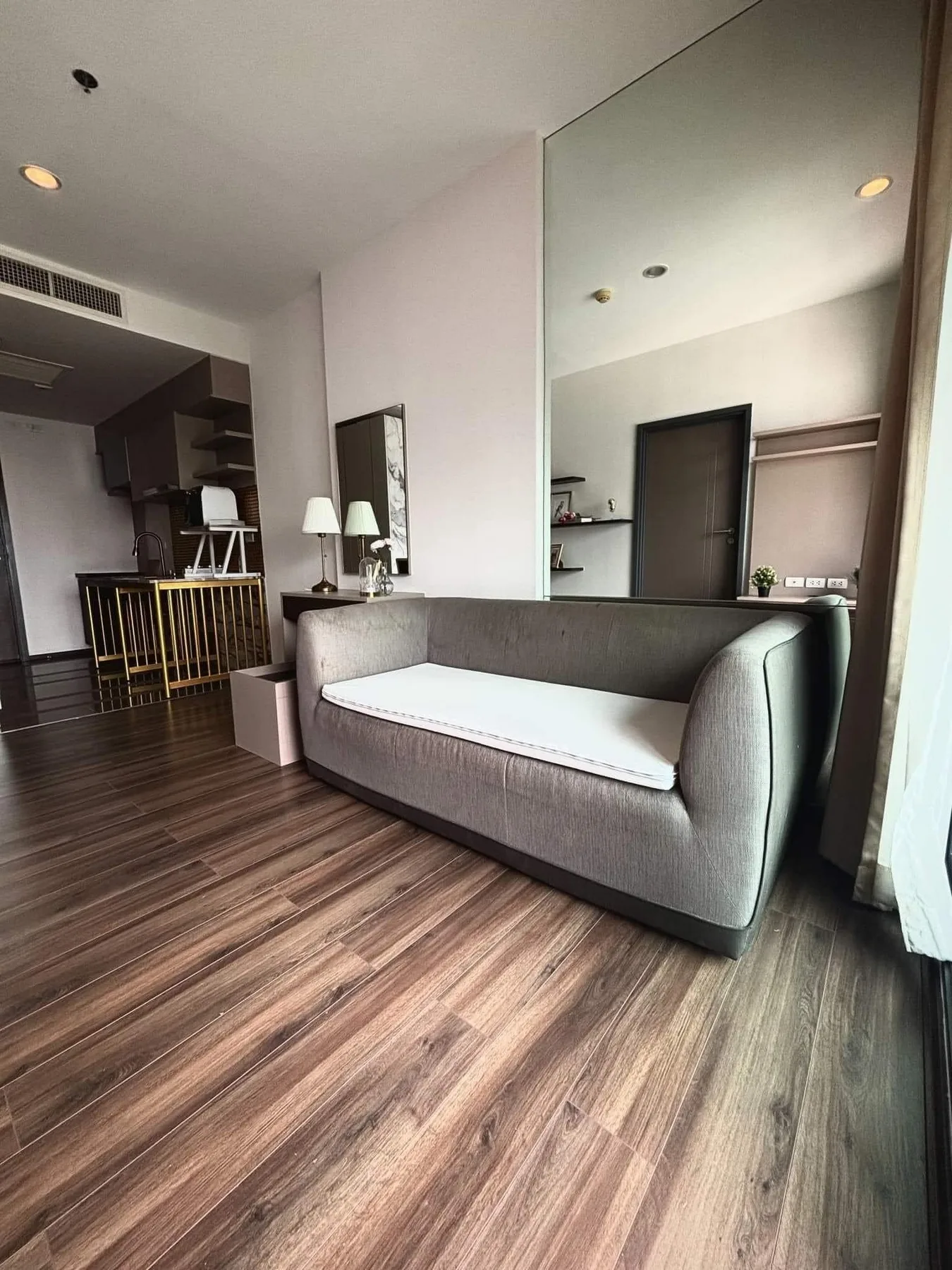 Teal Sathorn-taksin — photo 3