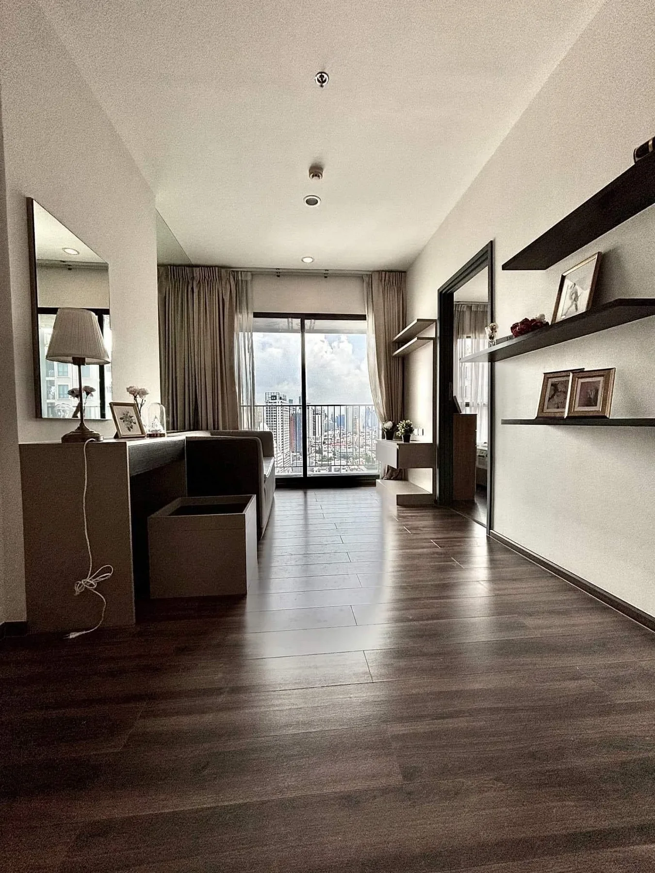 Teal Sathorn-taksin — photo 5