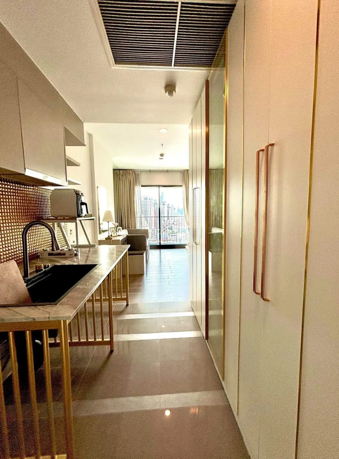 Teal Sathorn-taksin — photo 8