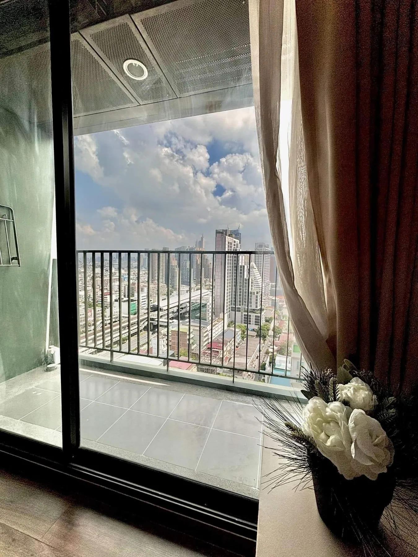 Teal Sathorn-taksin — photo 9