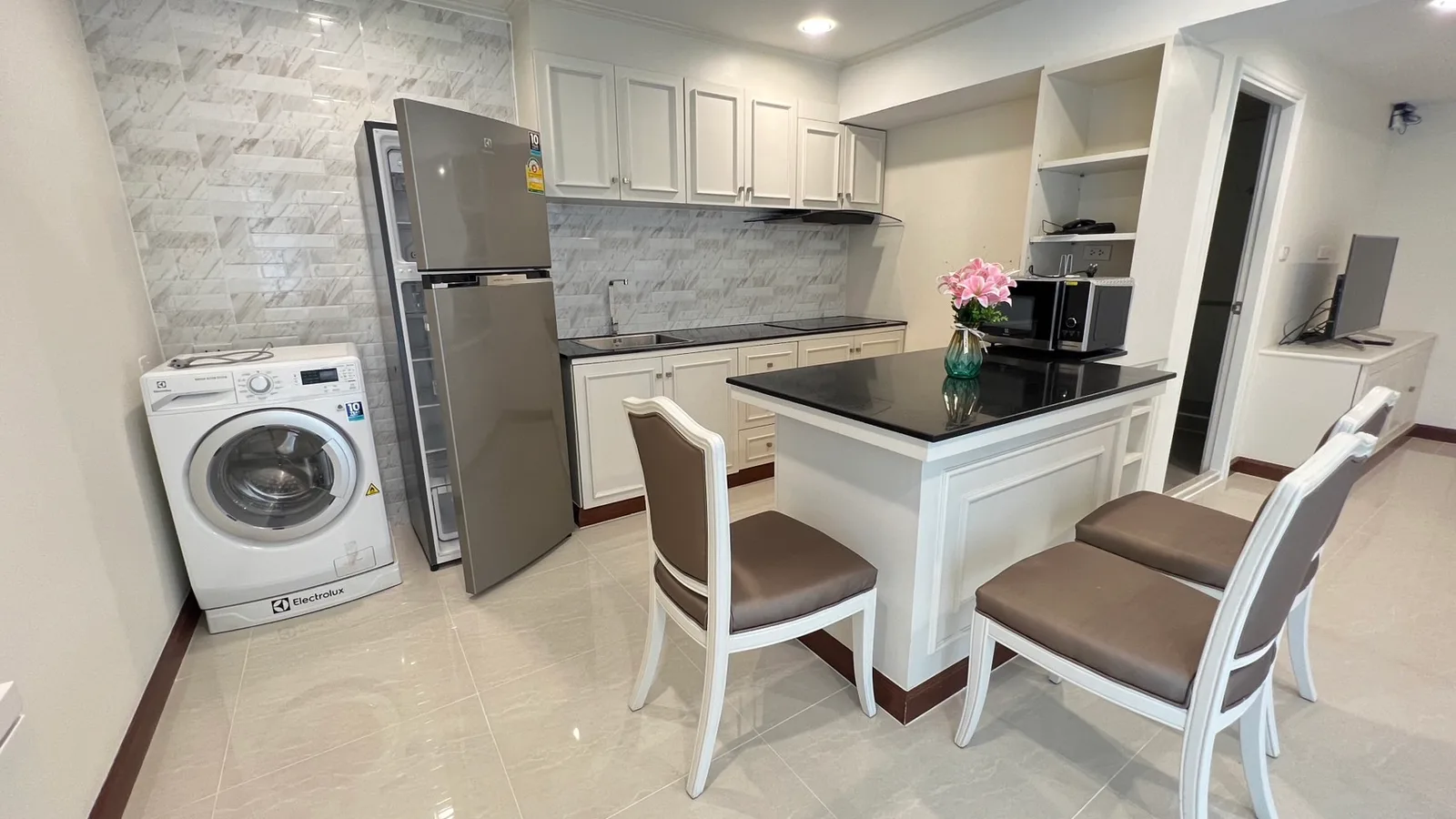 M Tower Apartment — photo 2