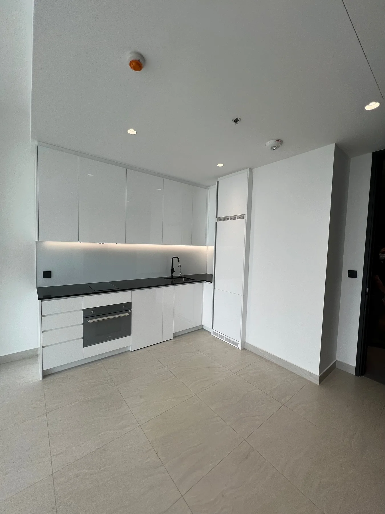 Tait Sathorn 12 — photo 2