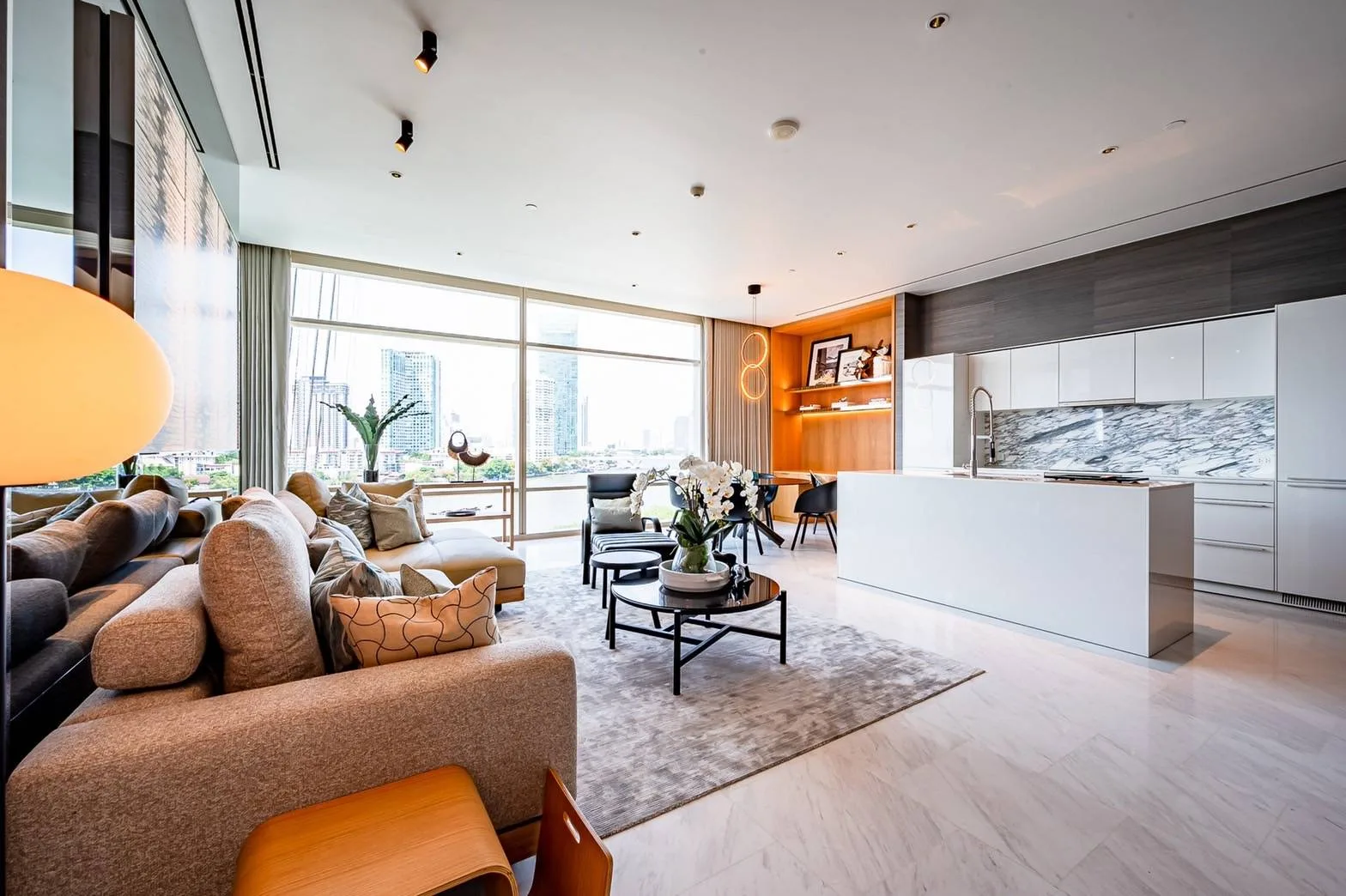 Four Seasons Private Residences Bangkok — photo 2