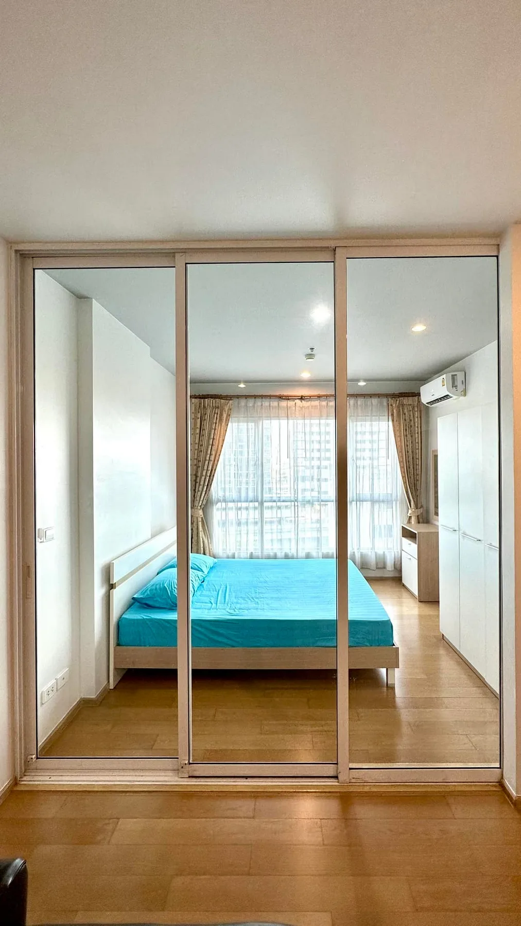 Hive Sathorn — photo 7