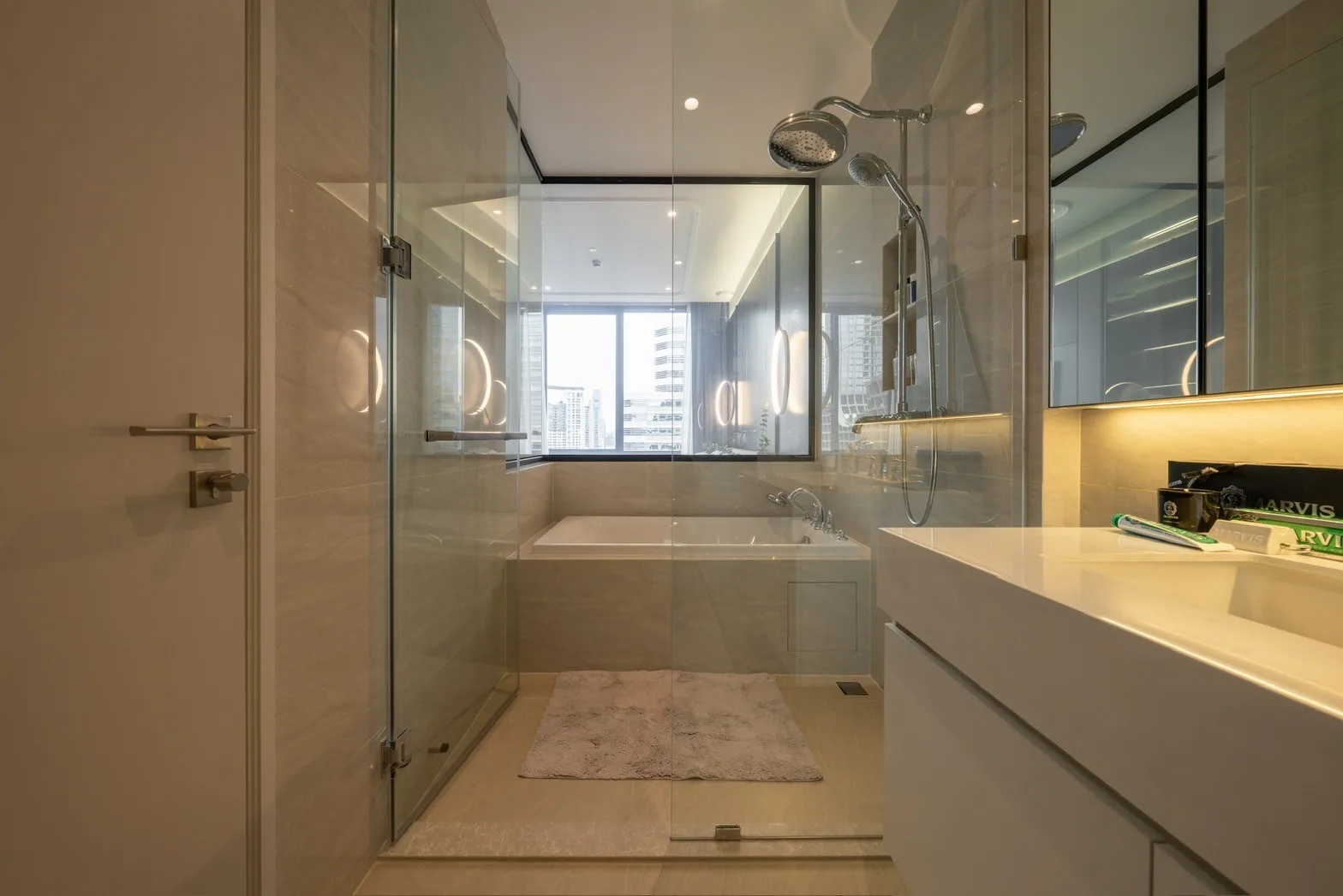 Muniq Langsuan — photo 11