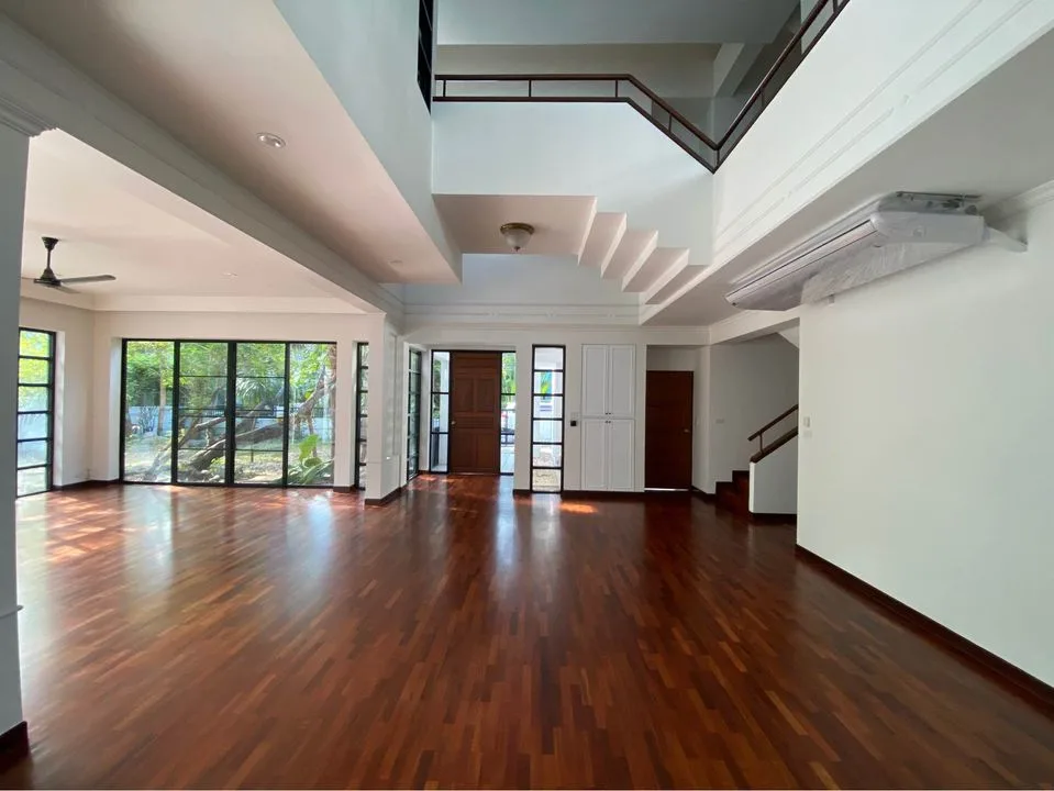 Noble house — photo 3