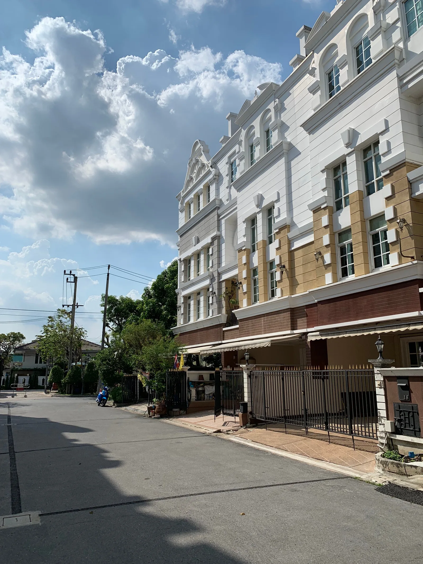 Townhouse Soi Santi Suk — photo 9