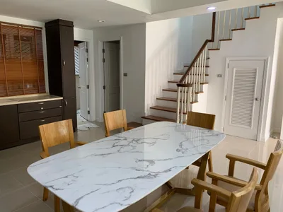 Townhouse Soi Santi Suk