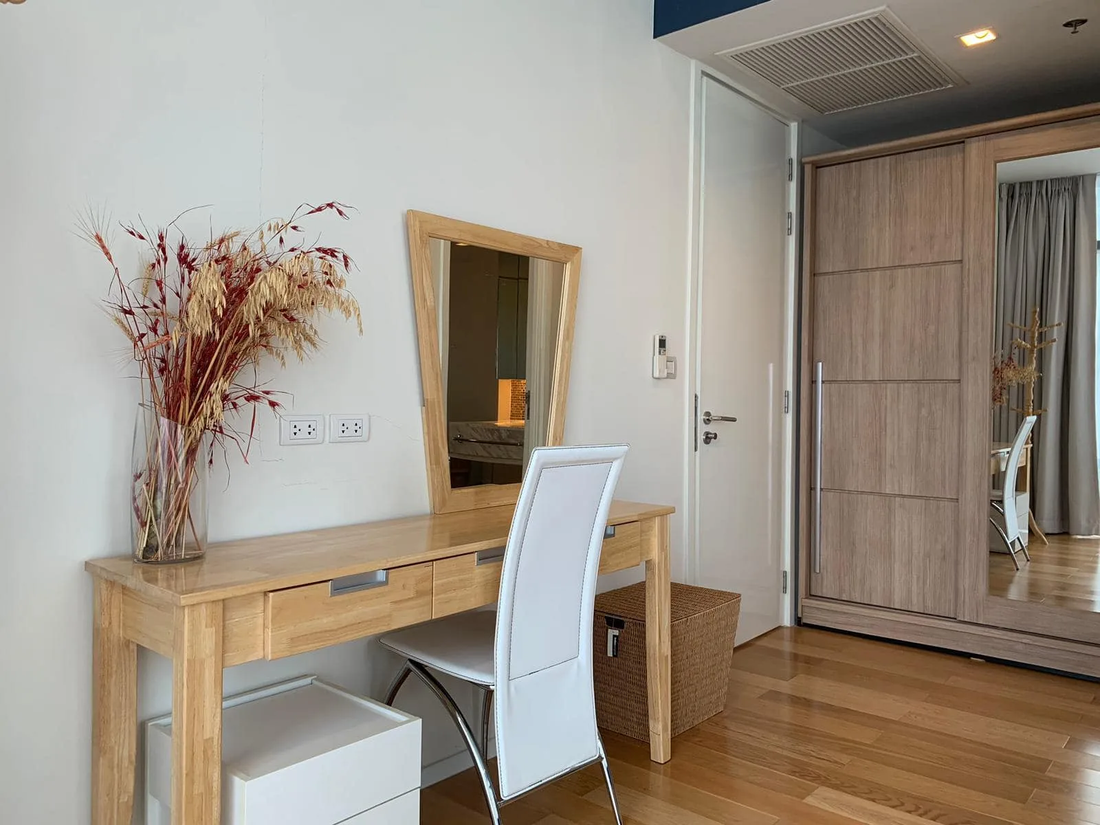 Circle Living Prototype — photo 9