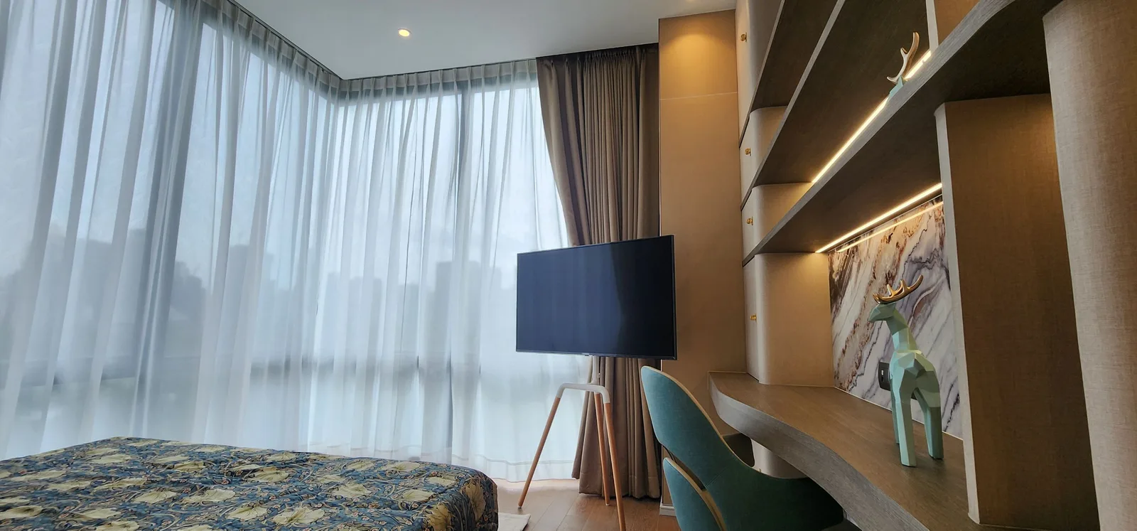 Muniq Langsuan — photo 17