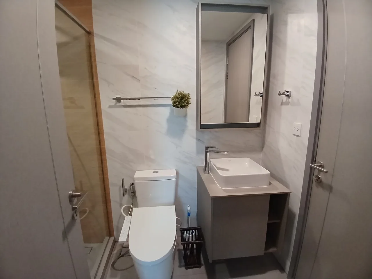 Taka Haus Ekamai 12 — photo 11