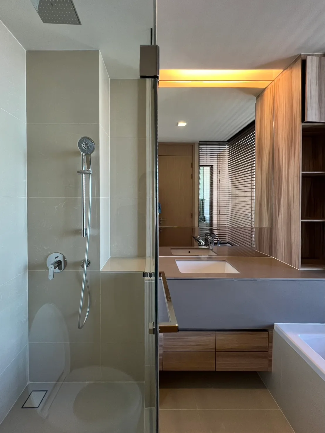 The Esse Asoke — photo 12