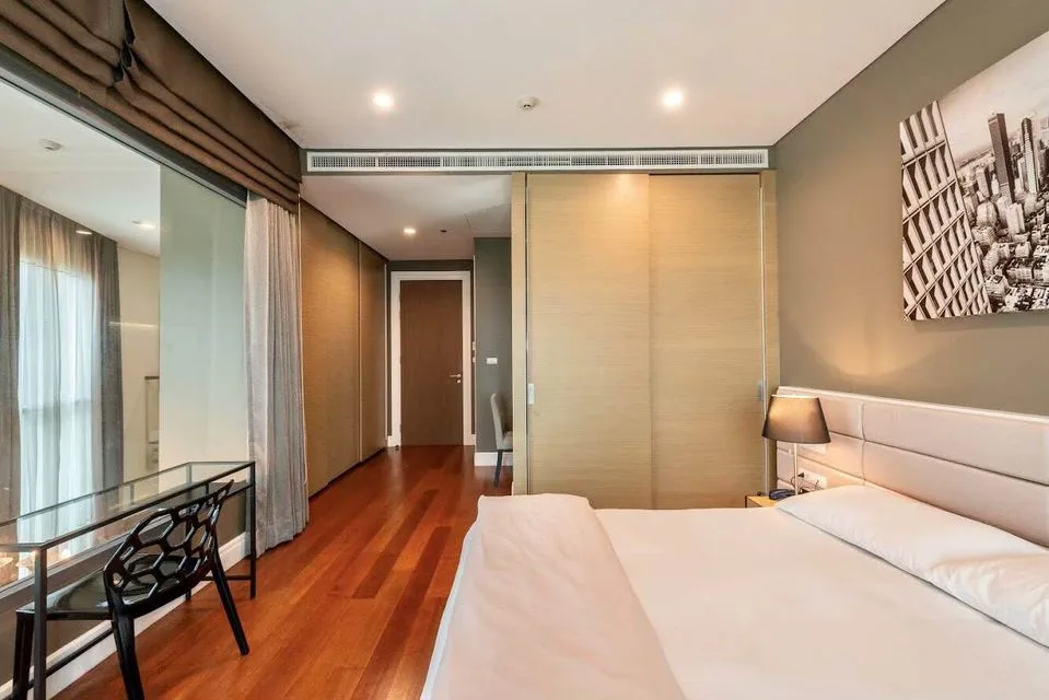 Bright Sukhumvit 24 — photo 14