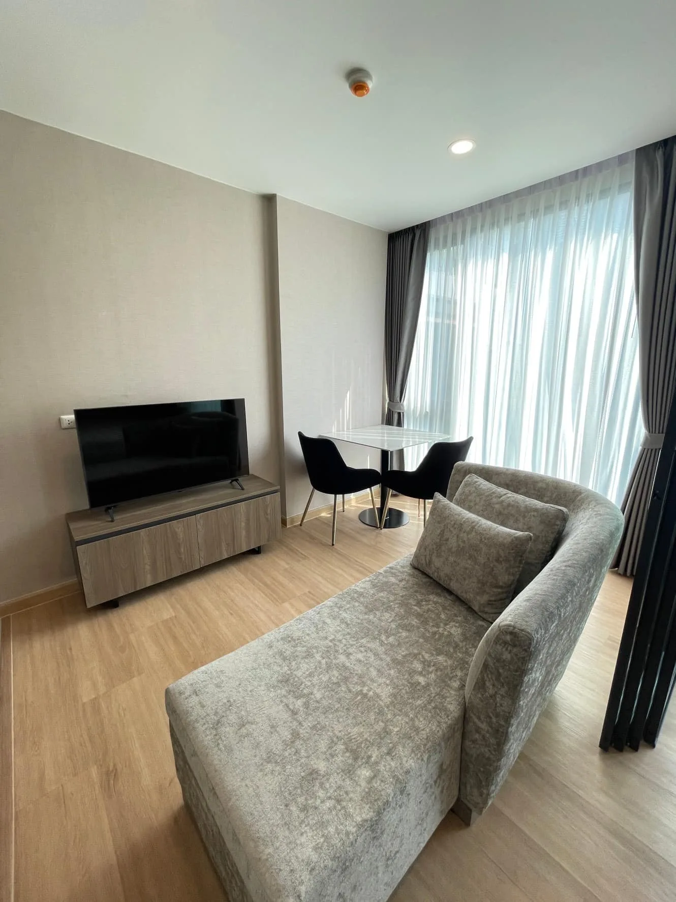 Lloyd Soonvijai-thonglor — photo 1
