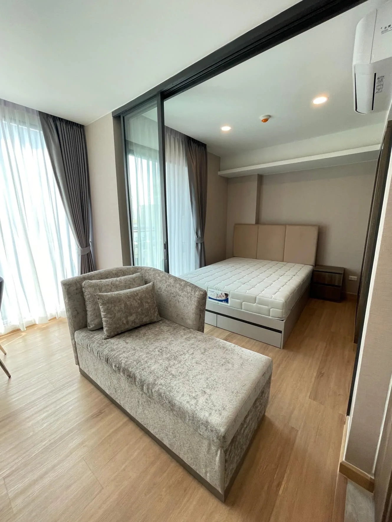 Lloyd Soonvijai-thonglor — photo 2