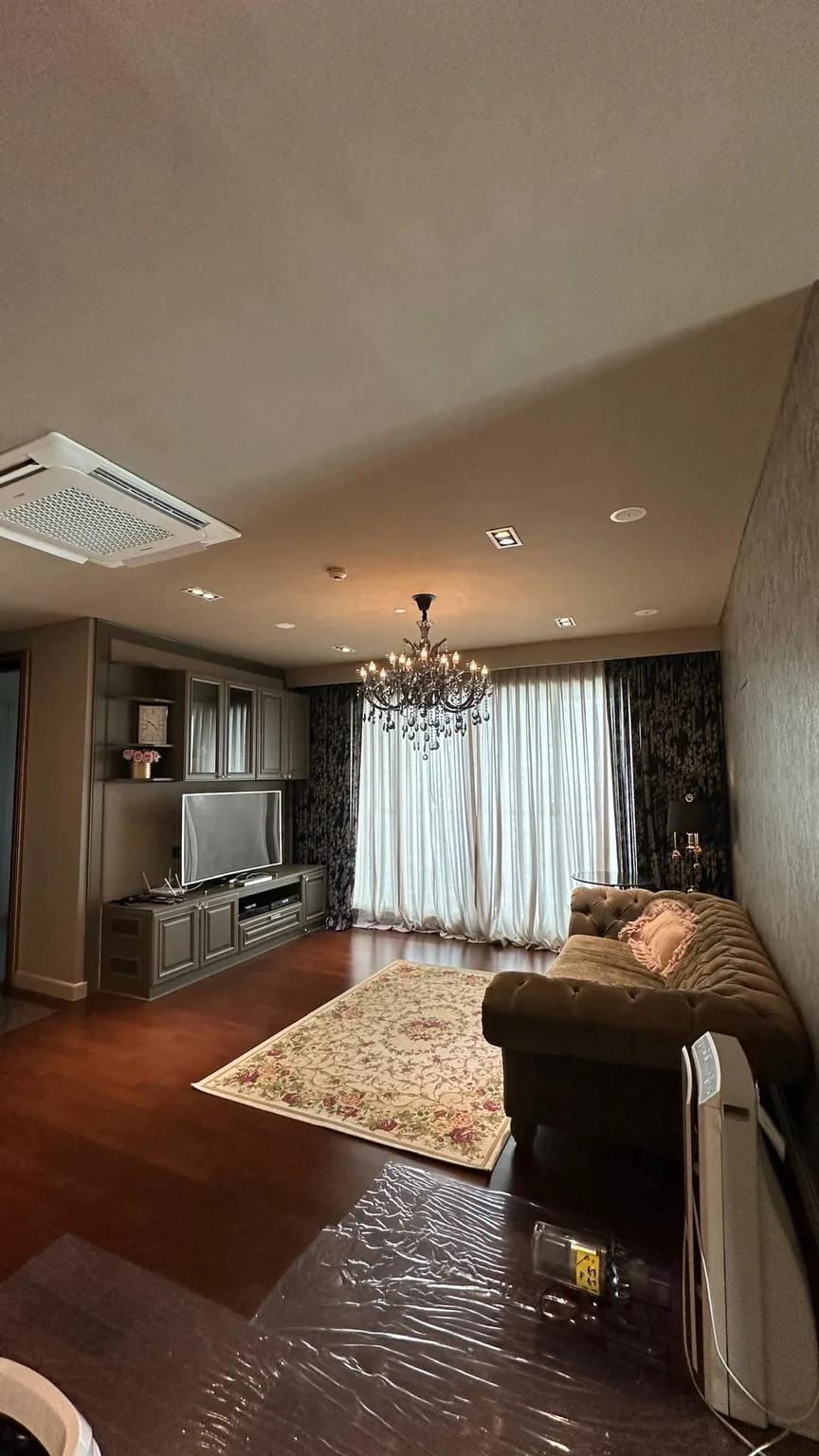 Ivy Thonglor — photo 2