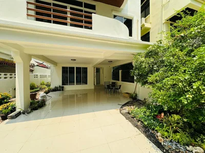 Townhouse Suk 31 Alley, Lane 2
