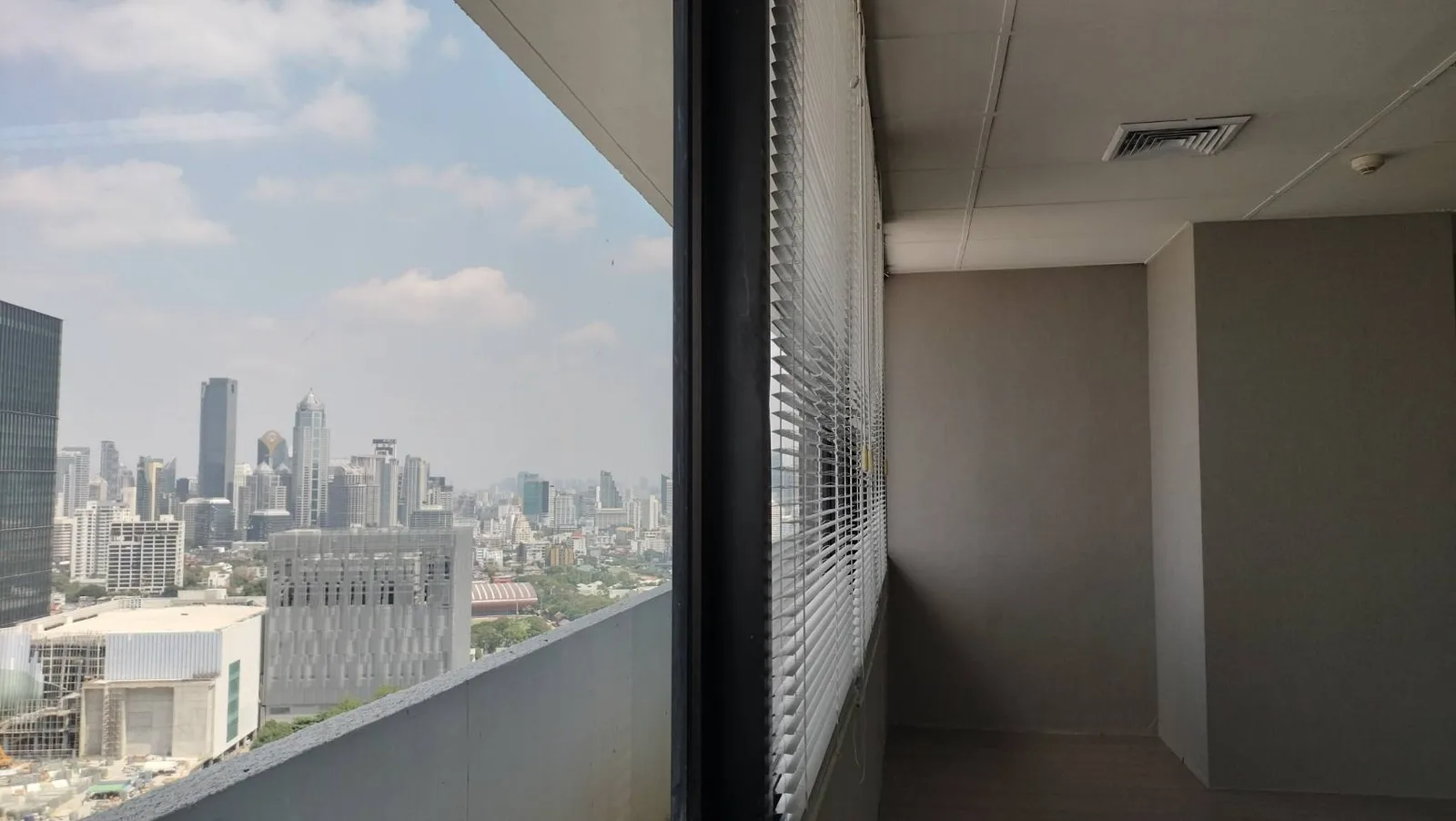 Lumpini Tower — photo 9