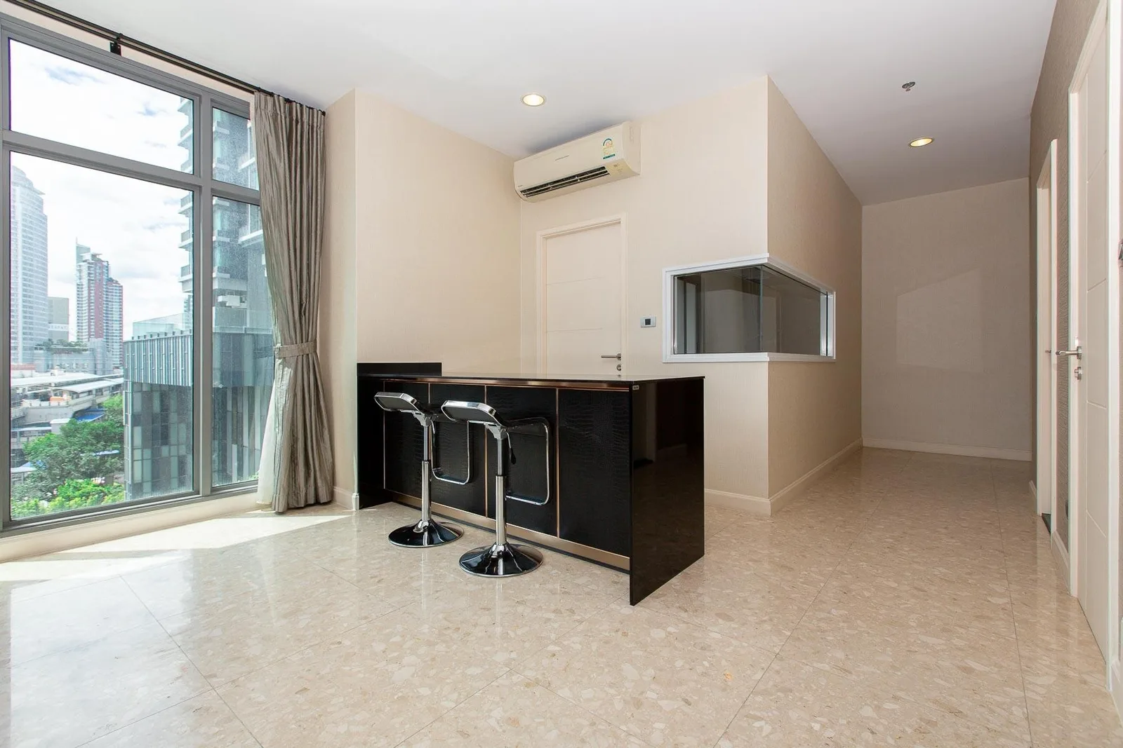 The Crest Sukhumvit 34 — photo 2