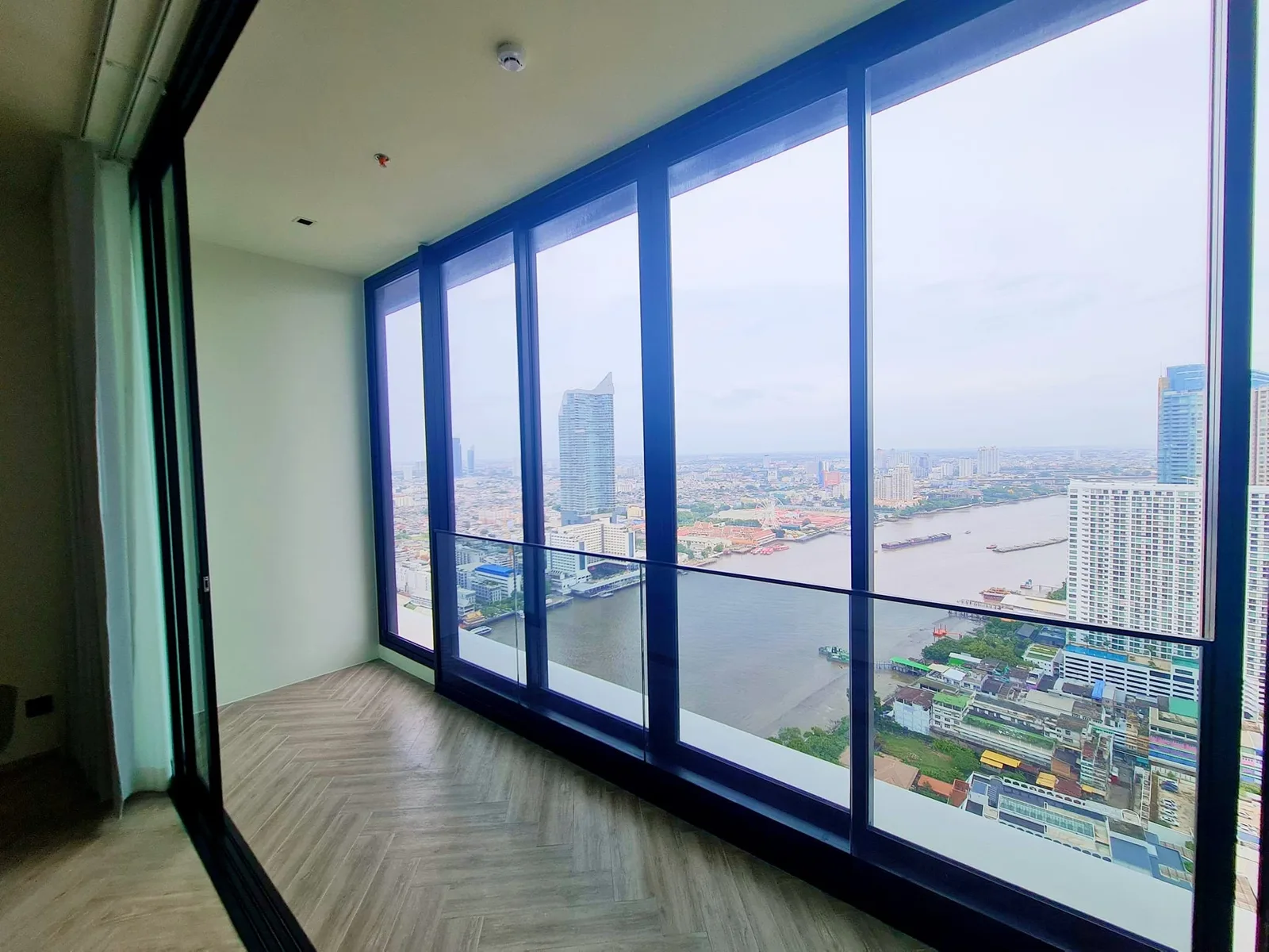 Chapter Charoennakhorn-riverside — photo 4