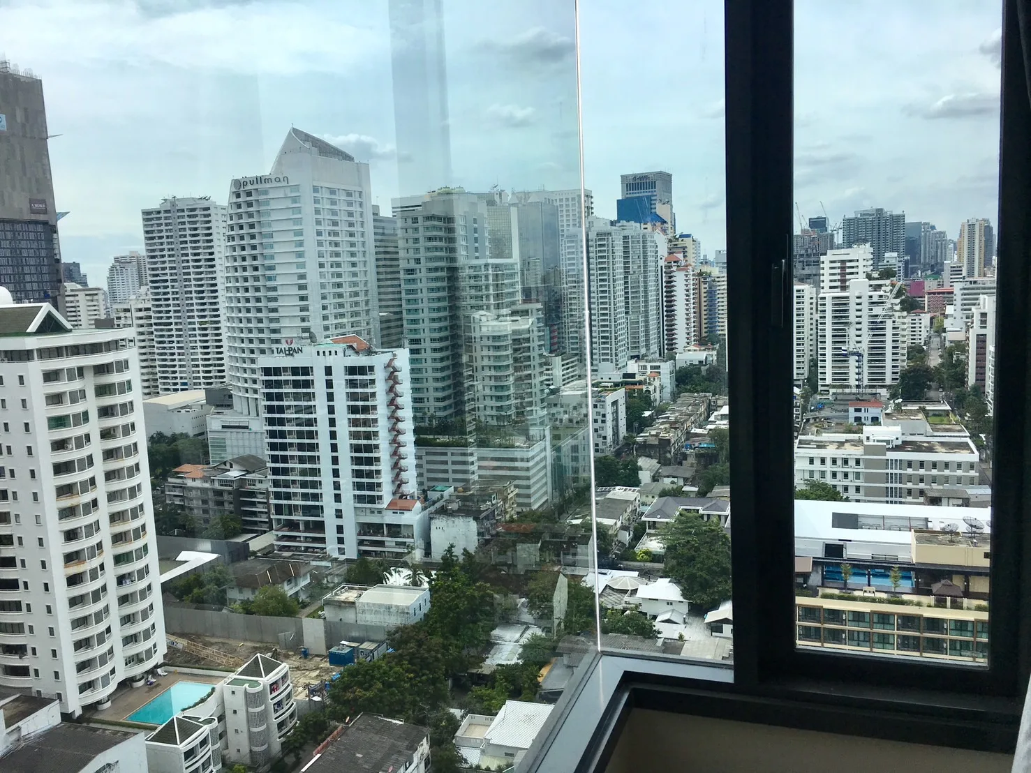 Edge Sukhumvit 23 — photo 9