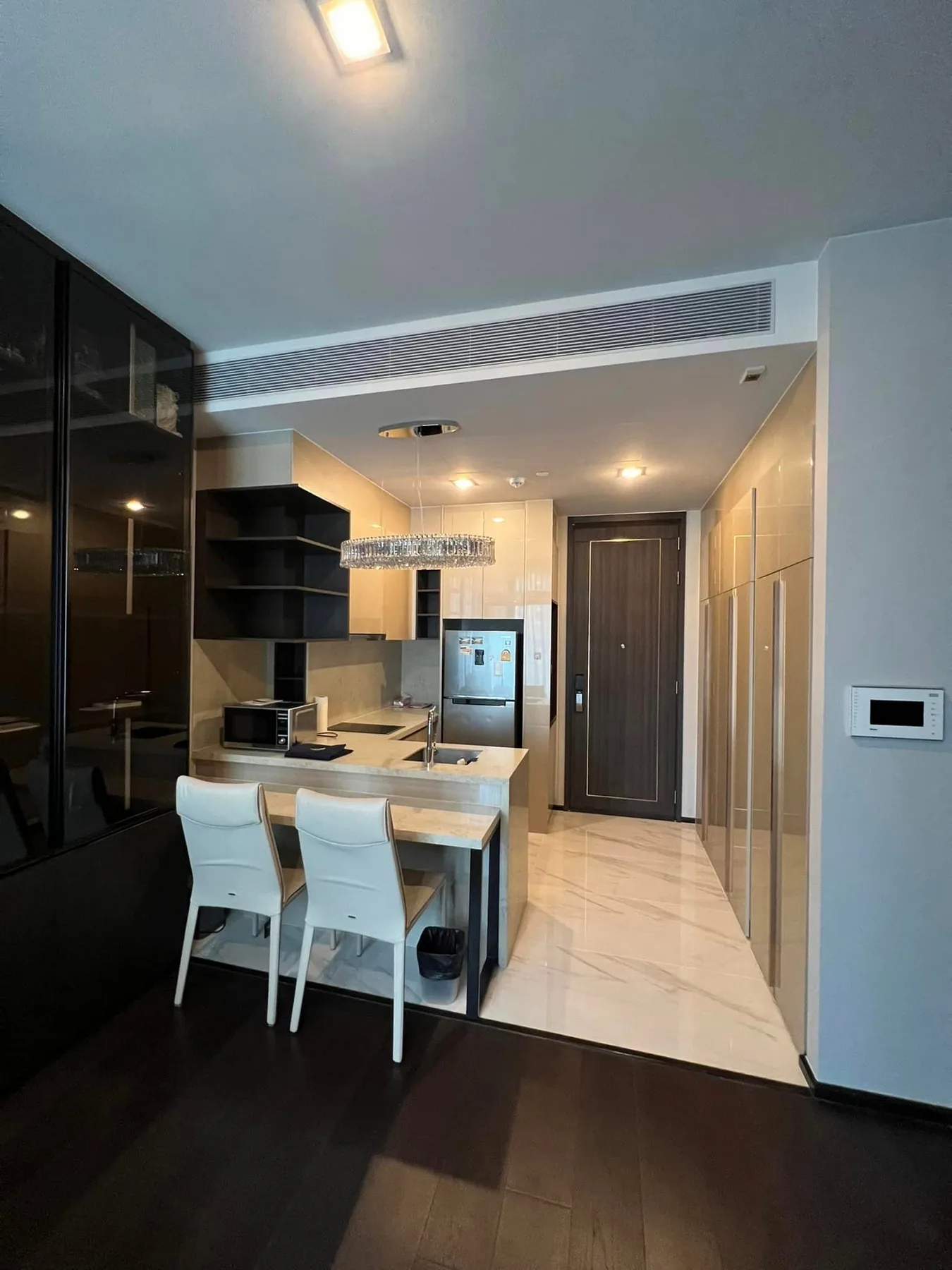 Laviq Sukhumvit 57 — photo 2