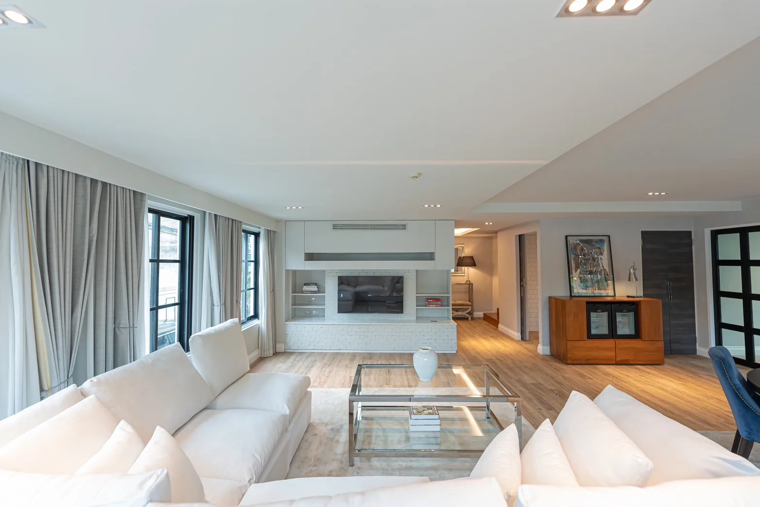 Penthouse Condominium — photo 2