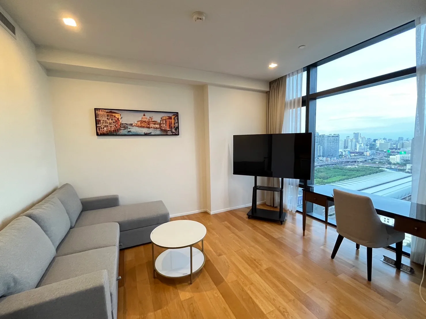 Circle Living Prototype — photo 1
