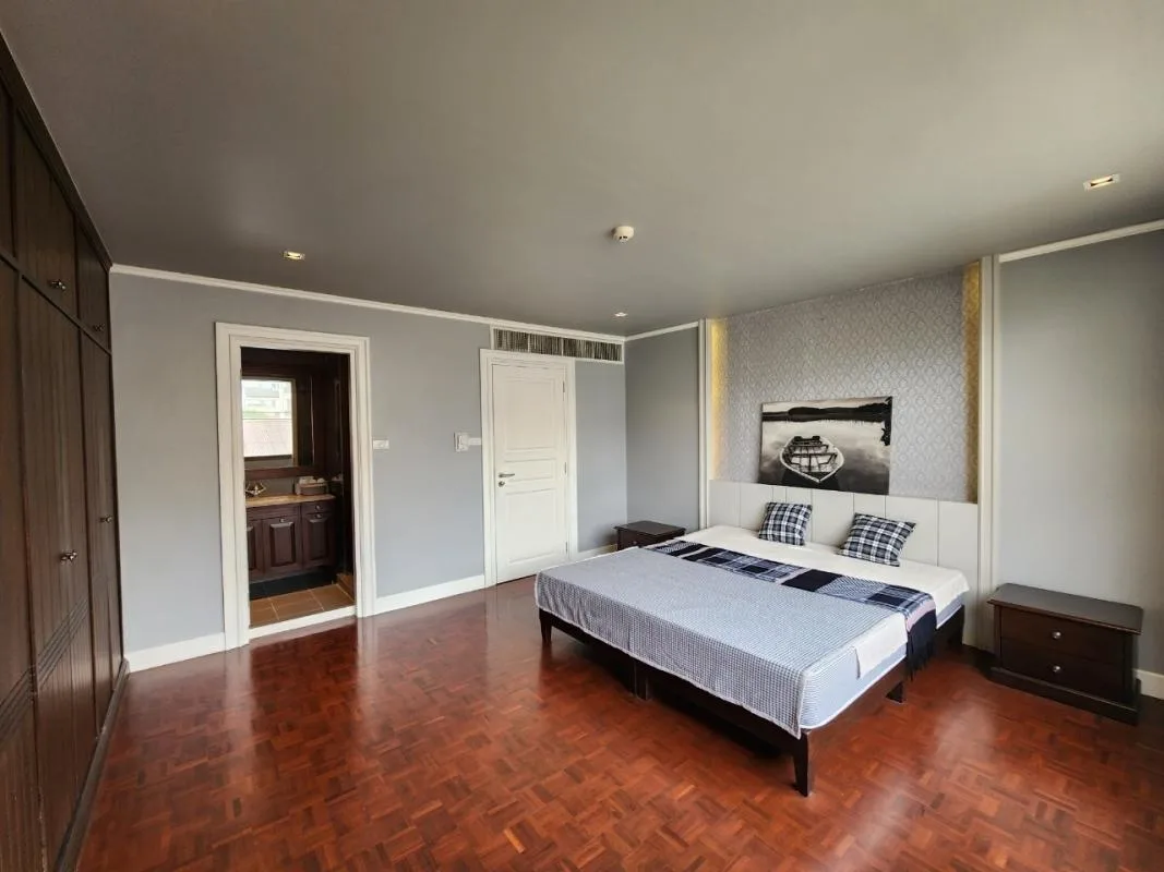 Monet House Apartment — photo 8
